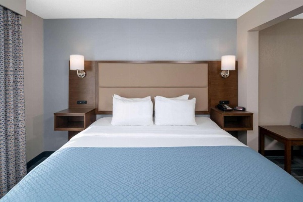 Holiday Inn Express Mobile I 65 image 10
