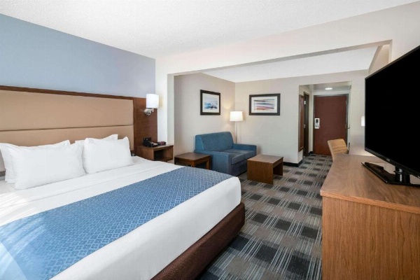 Holiday Inn Express Mobile I 65 image 11
