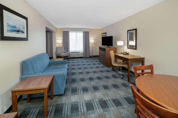 Holiday Inn Express Mobile I 65 image 16