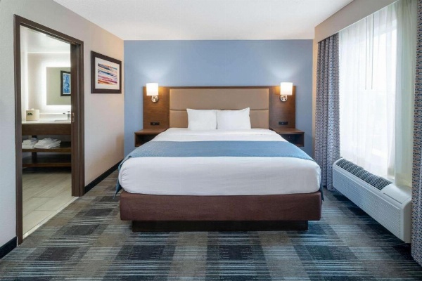 Holiday Inn Express Mobile I 65 image 17