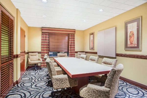 Holiday Inn Express Mobile I 65 image 19