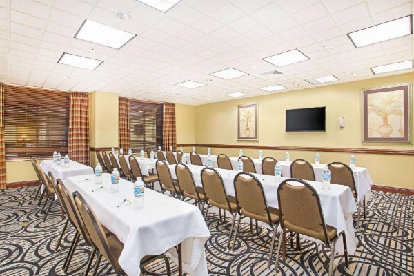 Holiday Inn Express Mobile I 65 image 20